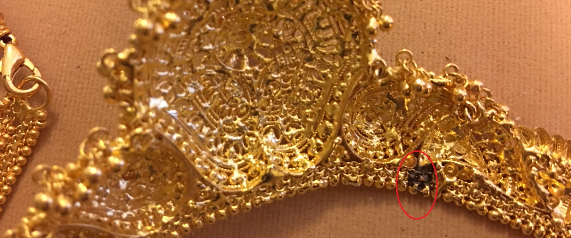 Can 22k gold turn black?