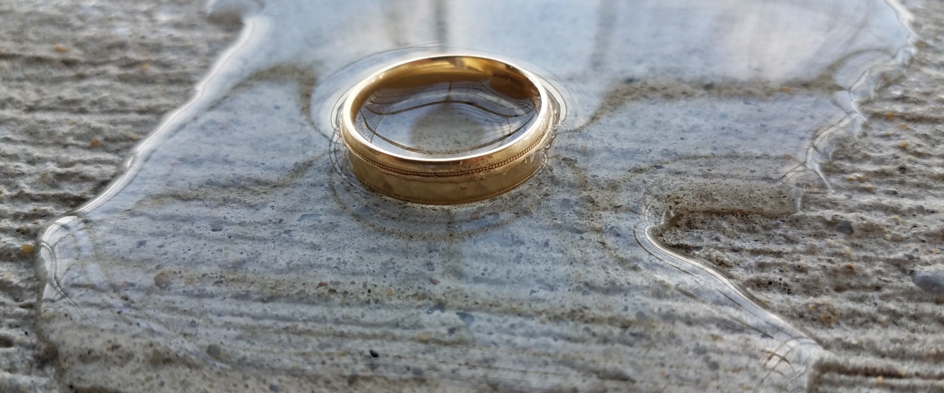 Can i wear 14k gold in the pool?