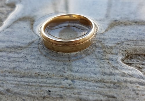 Can 22k gold get wet?